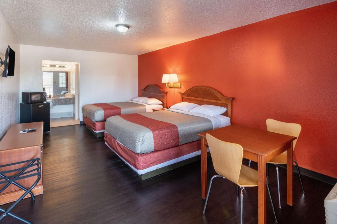 Hotel 6-montgomery, Al - Coliseum