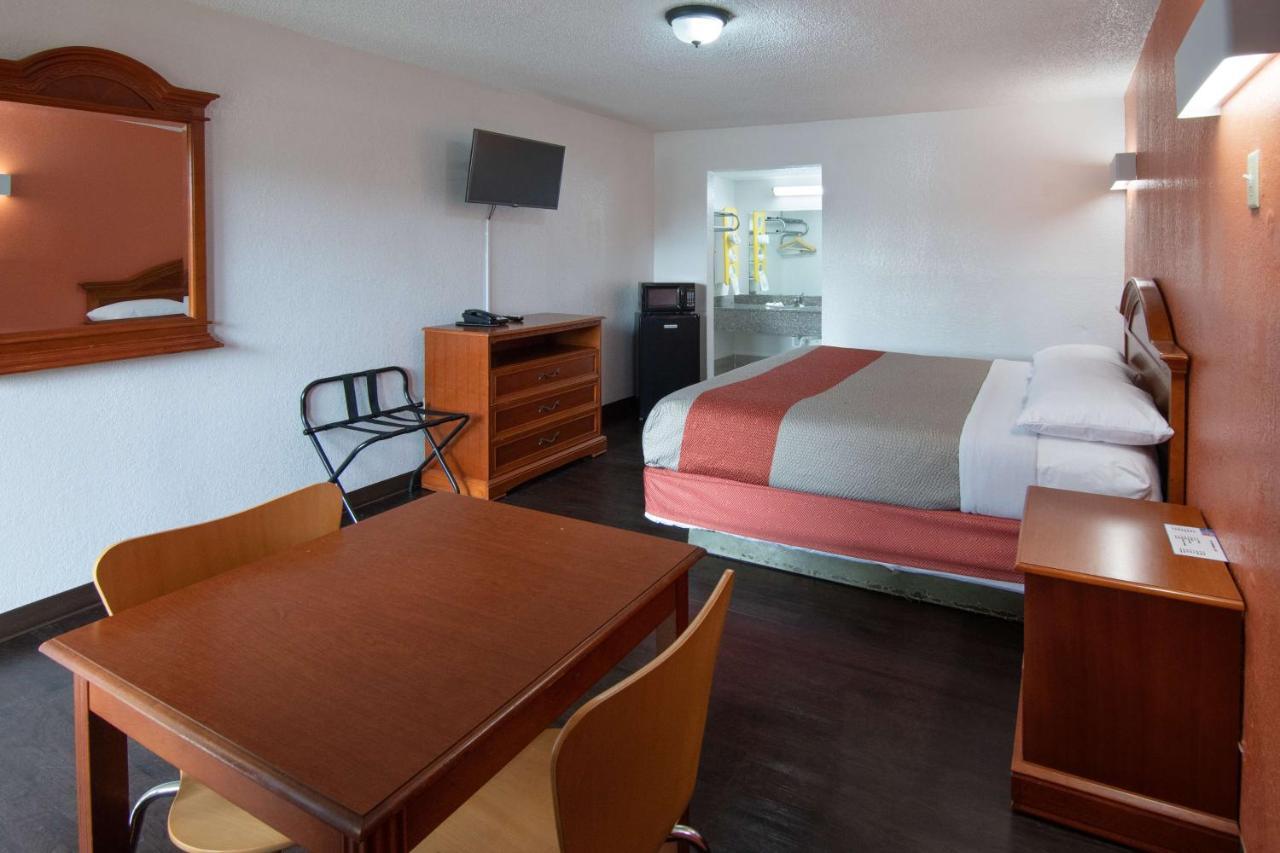 Hotel 6-montgomery, Al - Coliseum 2*