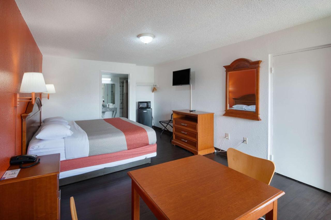 Hotel 6-montgomery, Al - Coliseum